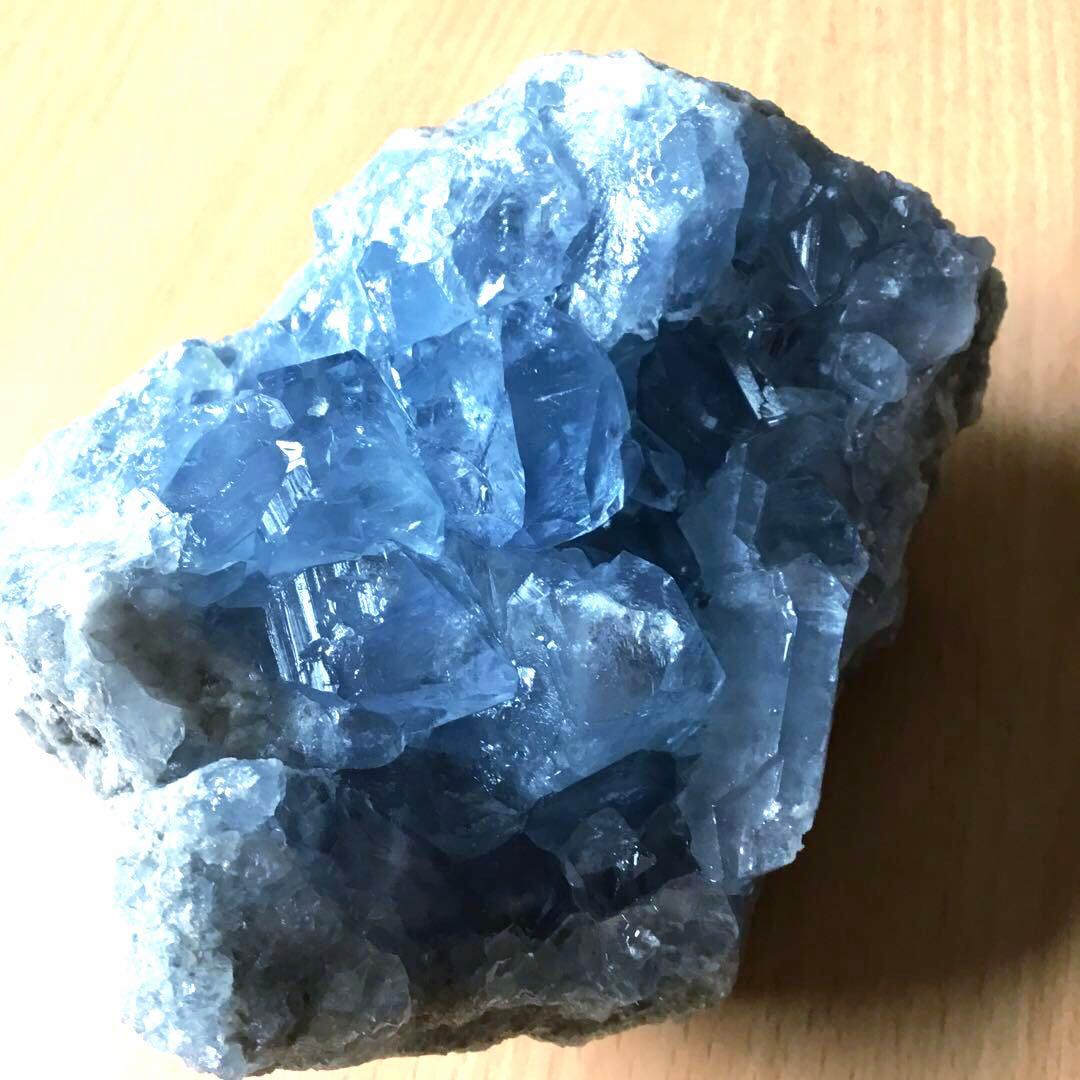 セレスタイト(天青石)クラスター原石　マダガスカル産　浄化　ヒーリング効果　置物