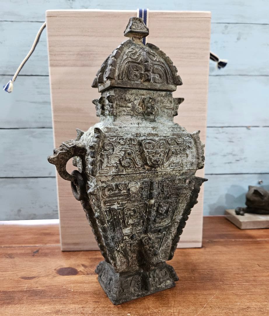 中国古銅 青銅器 環耳付き角壺 在銘 置物 オブジェ 中国古美術 時代物 壷