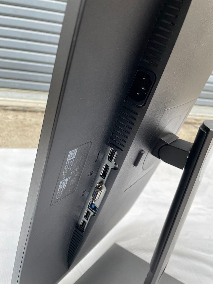 割と綺麗　DELL 27型　液晶ディスプレイモニター　　　　P2719H