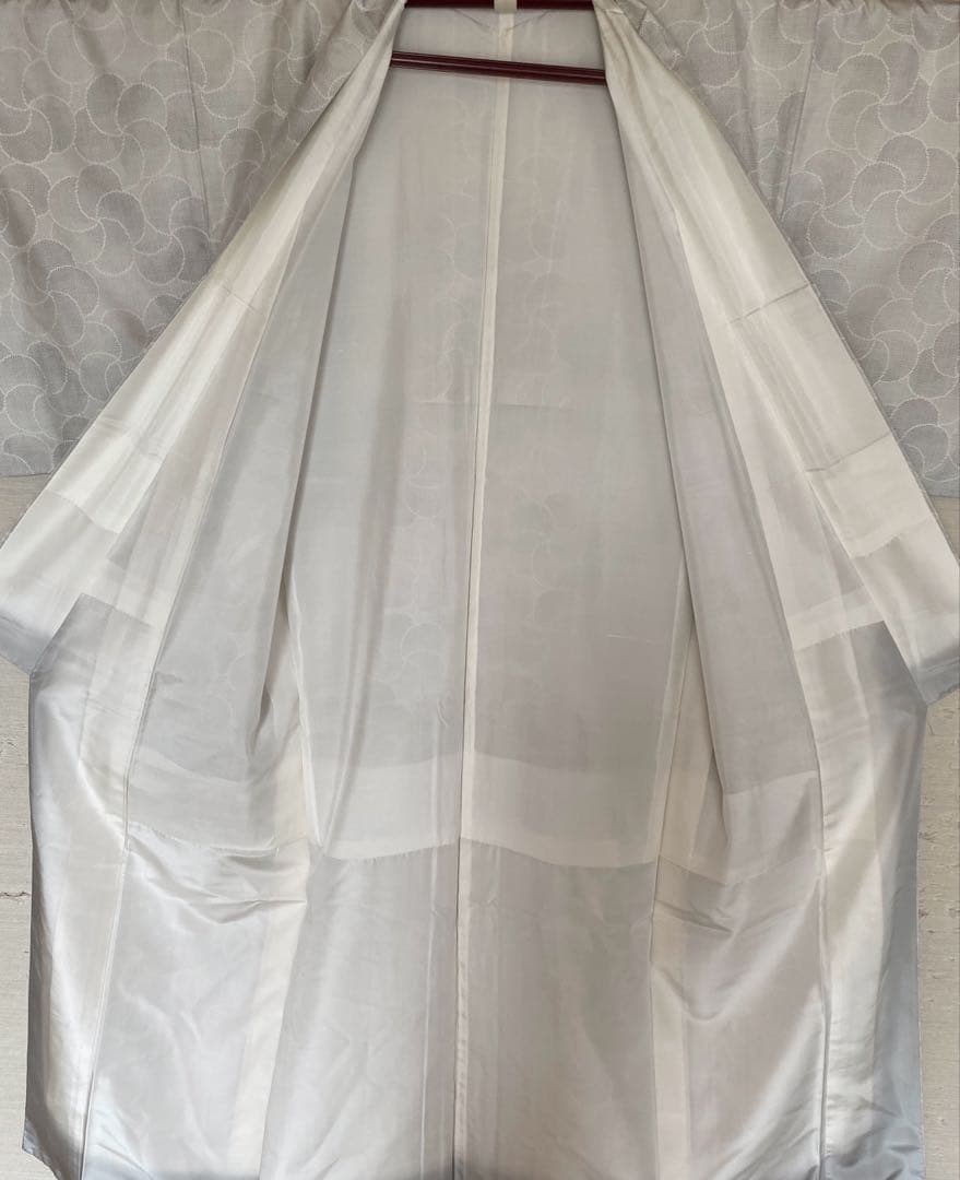 値下げ　本場大島紬　白大島　重ね梅　しつけ付き未着用　ゆったりサイズ