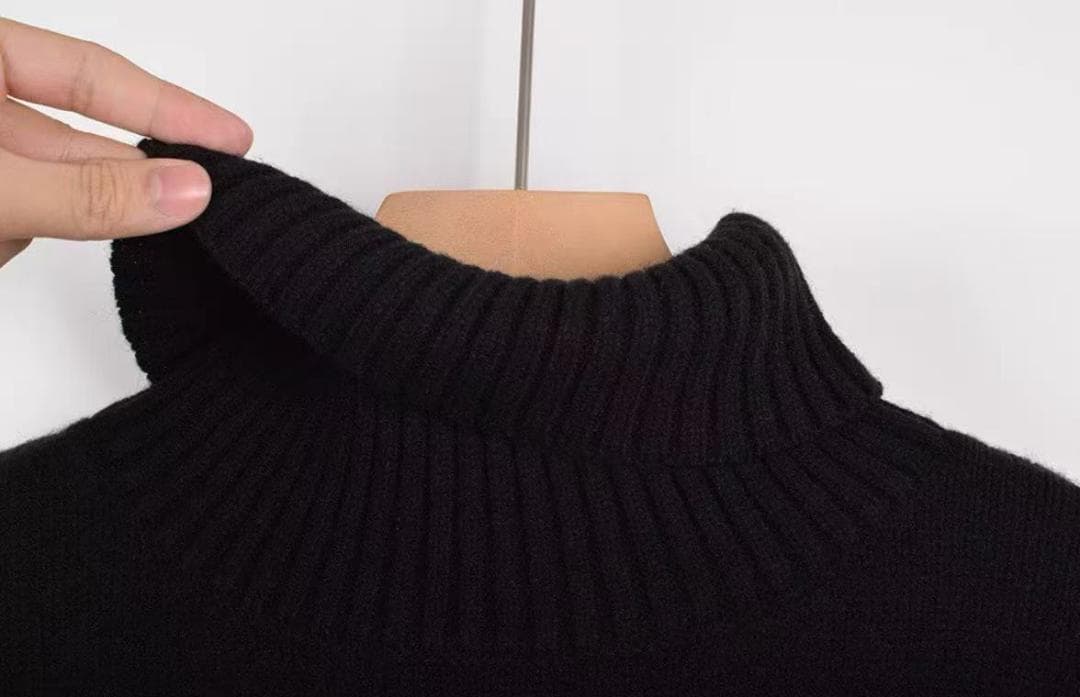 美品 黒 ハート刺繍 タートルネックセーター L