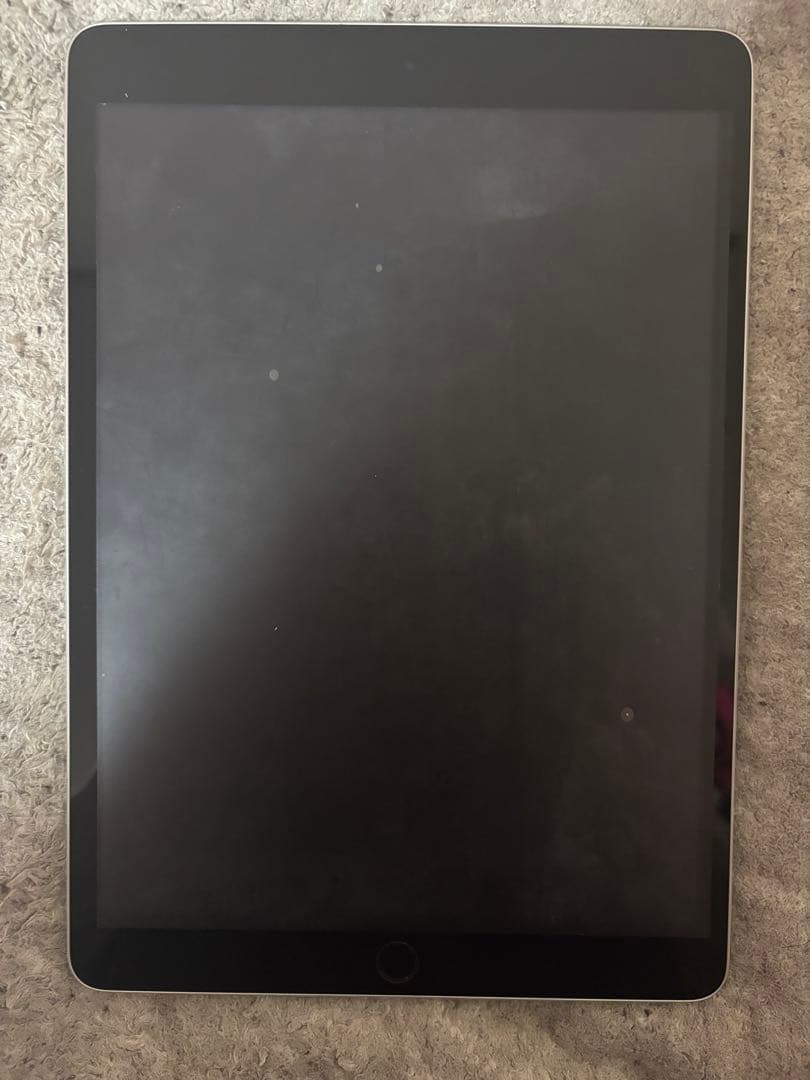 AppleiPad(第９世代)シルバーとケース＋キーボード一体型のセット