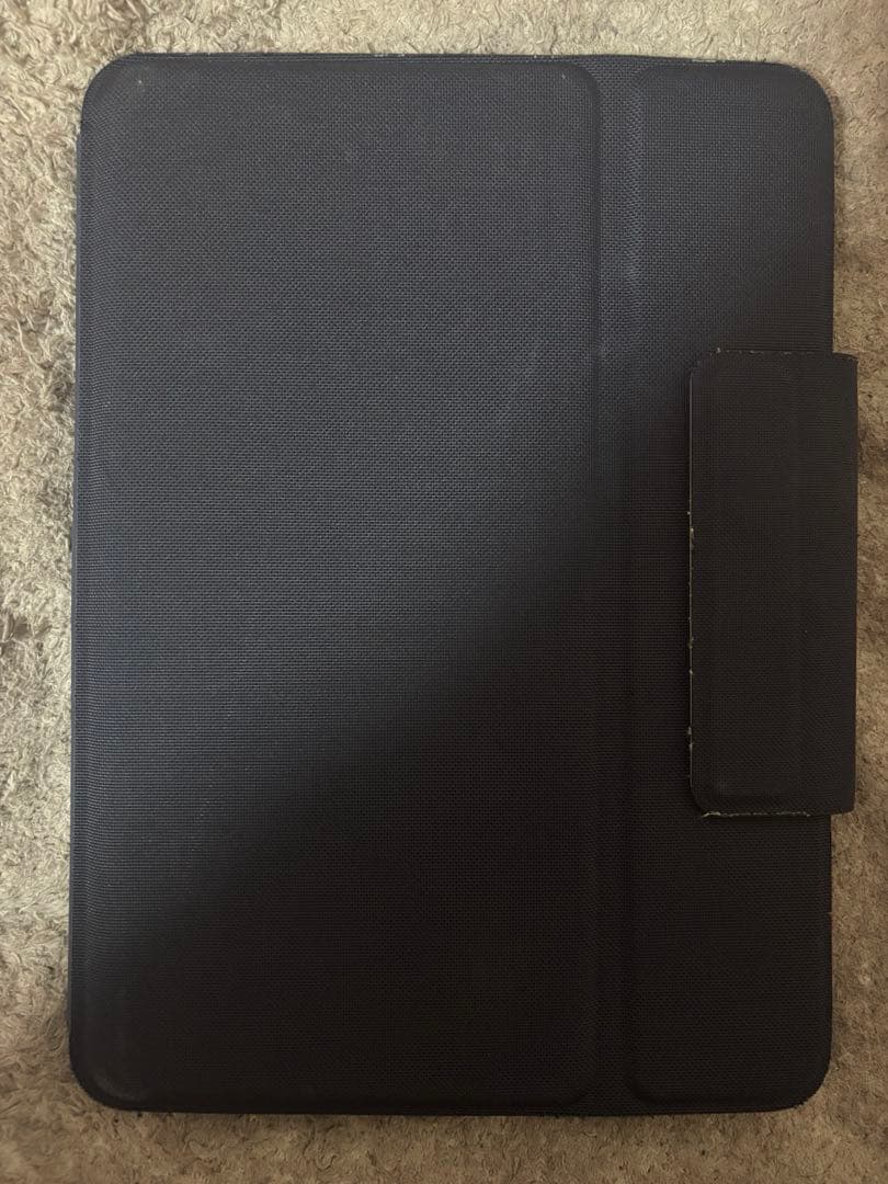 AppleiPad(第９世代)シルバーとケース＋キーボード一体型のセット