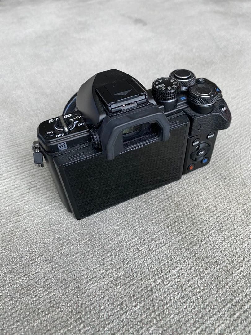 OLYMPUS OM-D E-M10 Mark II 本体 14-42mm