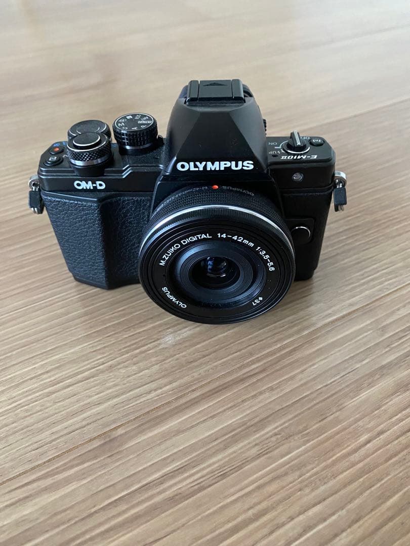 OLYMPUS OM-D E-M10 Mark II 本体 14-42mm