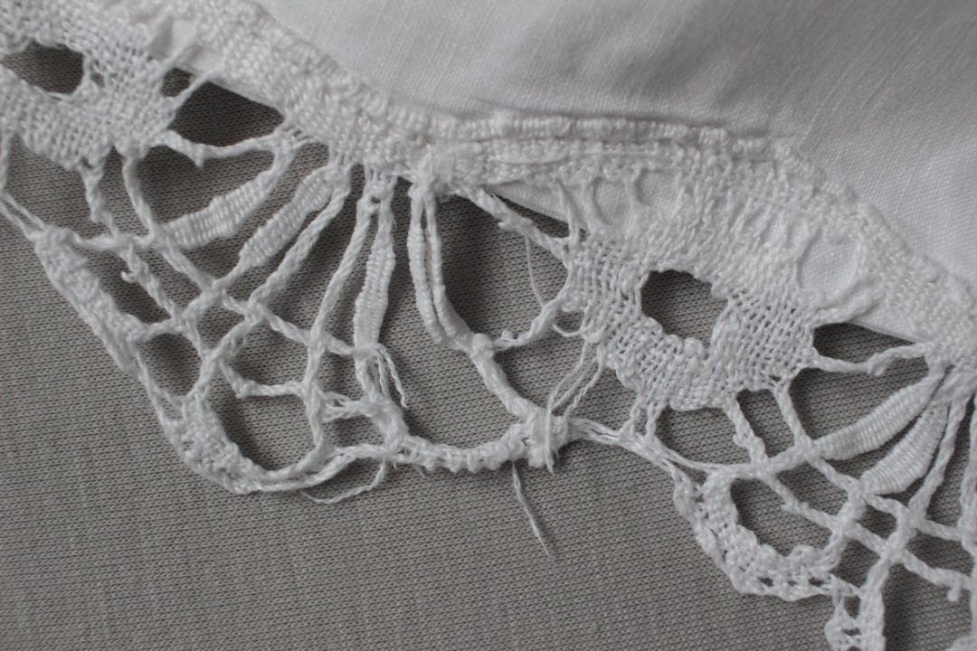 フランスアンティーク・クッションカバー \"J・C\"ドロンワーク/白糸刺繍