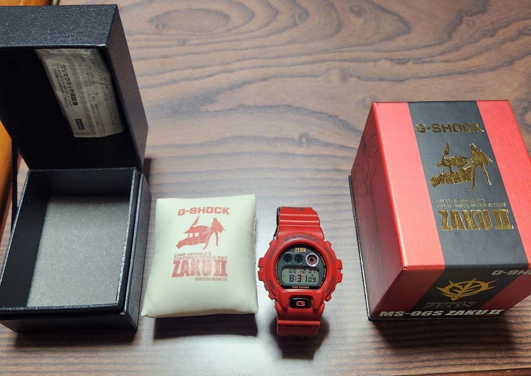 G-SHOCK ZAKU II レッド腕時計