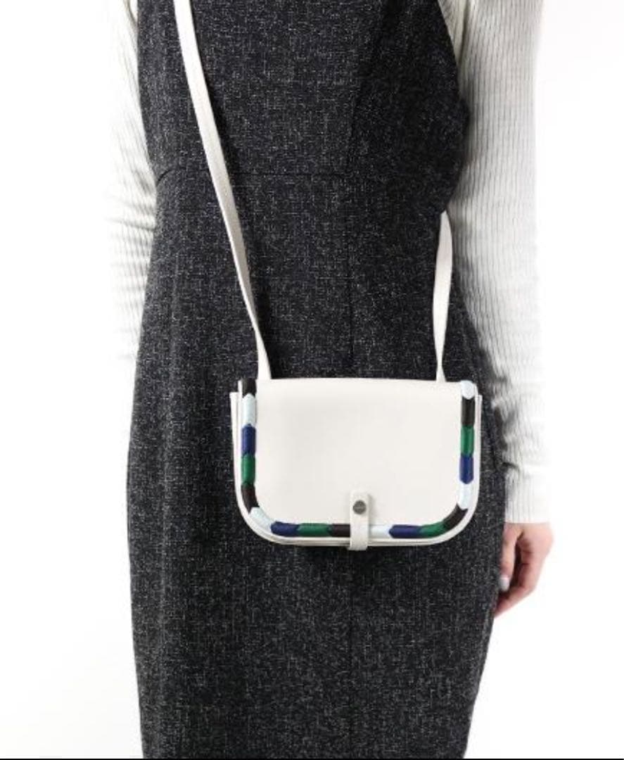 IL BISONTE イルビゾンテ ショルダーバッグ クロスボディ　ブラック