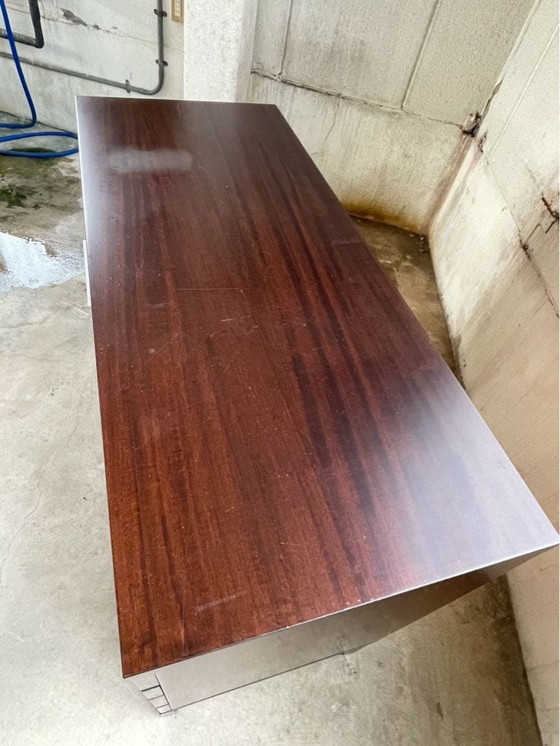 イタリア製　北欧テイスト　脚付チェスト　サイドボード