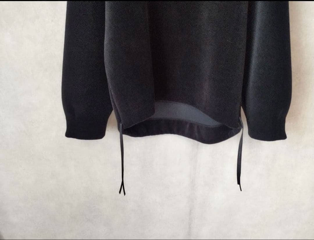 HYKE ベロアサイドジップトップス