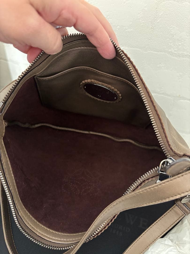 ロエベ　 ロゴデザイン ショルダーバッグ ブロンズ