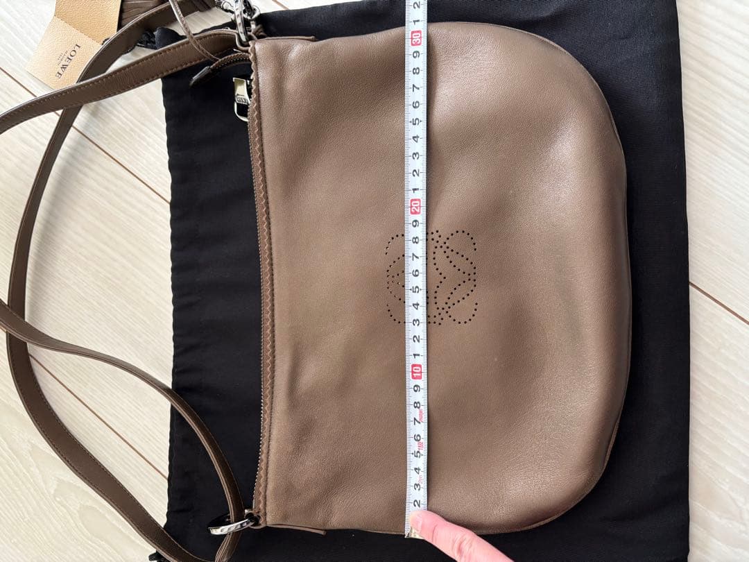 ロエベ　 ロゴデザイン ショルダーバッグ ブロンズ