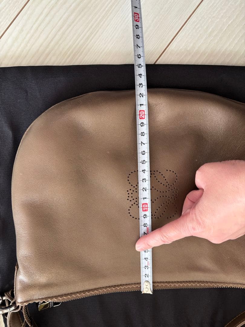 ロエベ　 ロゴデザイン ショルダーバッグ ブロンズ