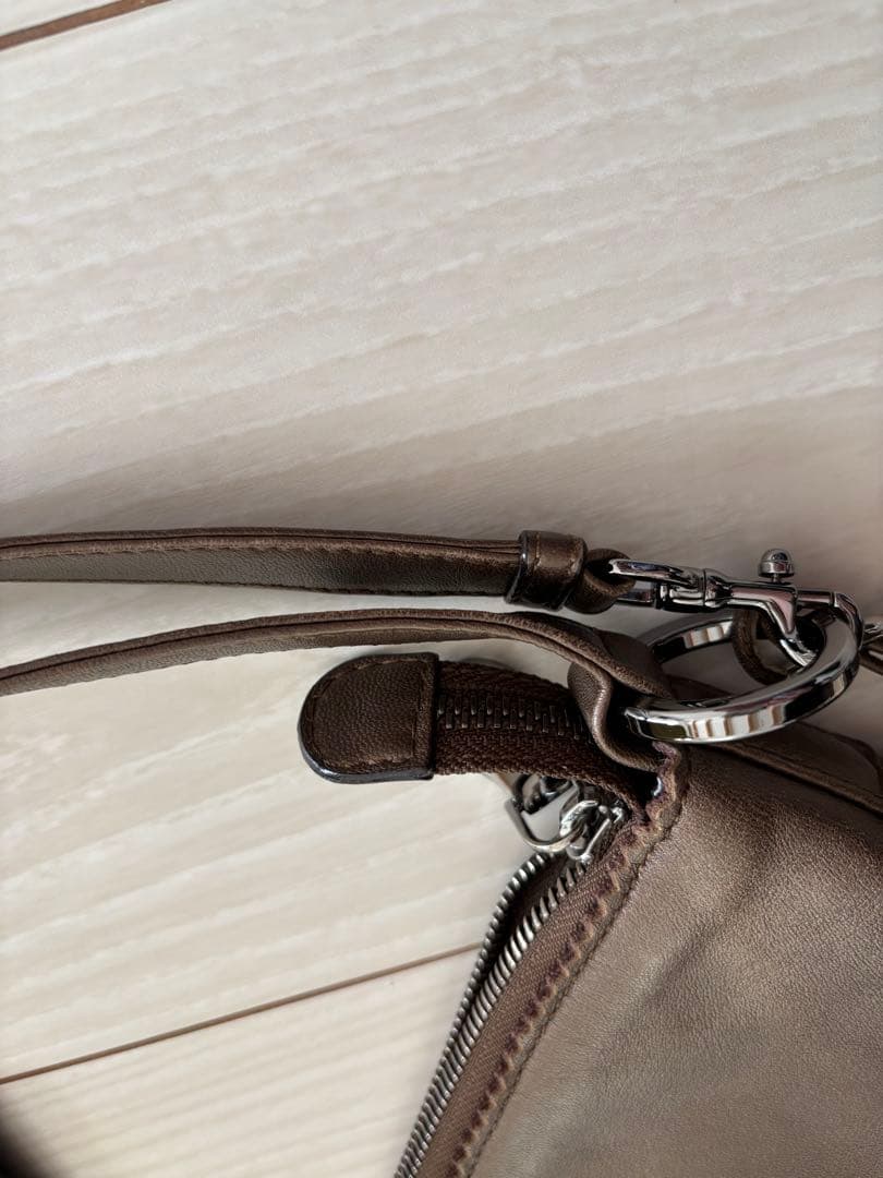 ロエベ　 ロゴデザイン ショルダーバッグ ブロンズ