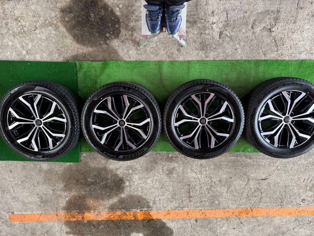 クラウンクロスオーバ一　純正スタッドレス225/55R19