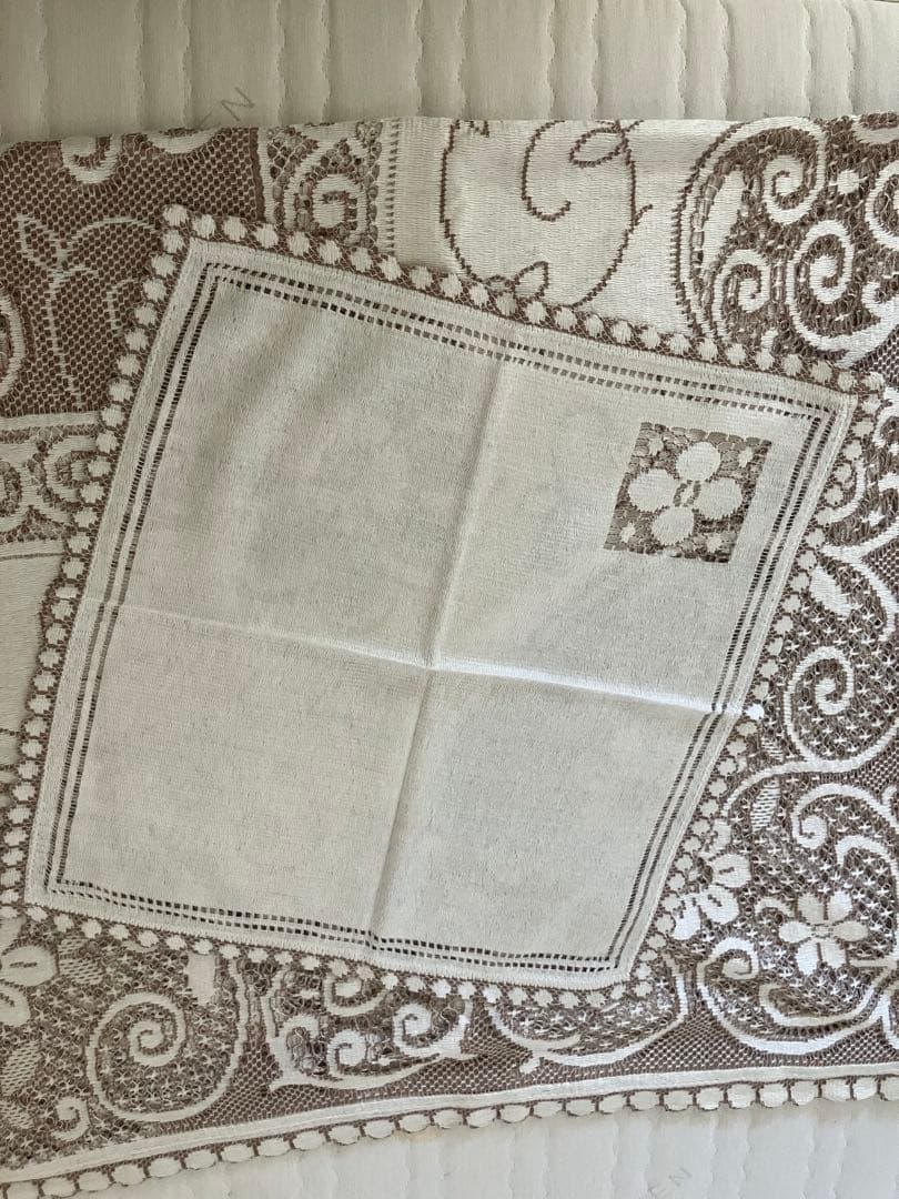 フランス製ビンテージ花柄大テーブルクロスとナプキン6セット　ベージュ白系　未使用