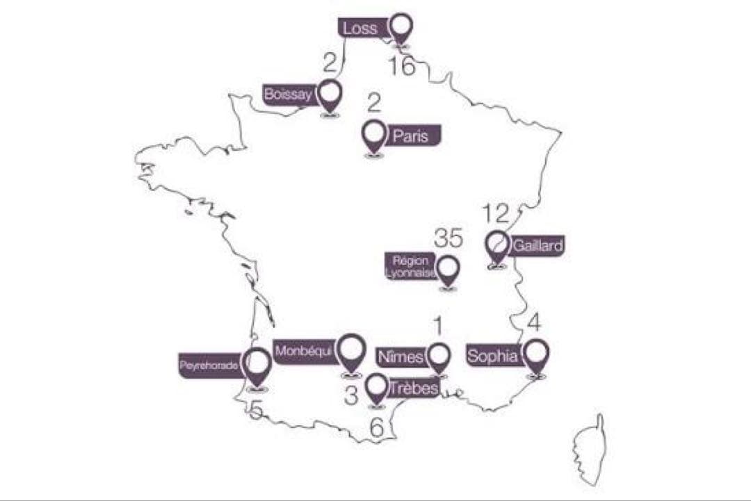 フランス製ビンテージ花柄大テーブルクロスとナプキン6セット　ベージュ白系　未使用