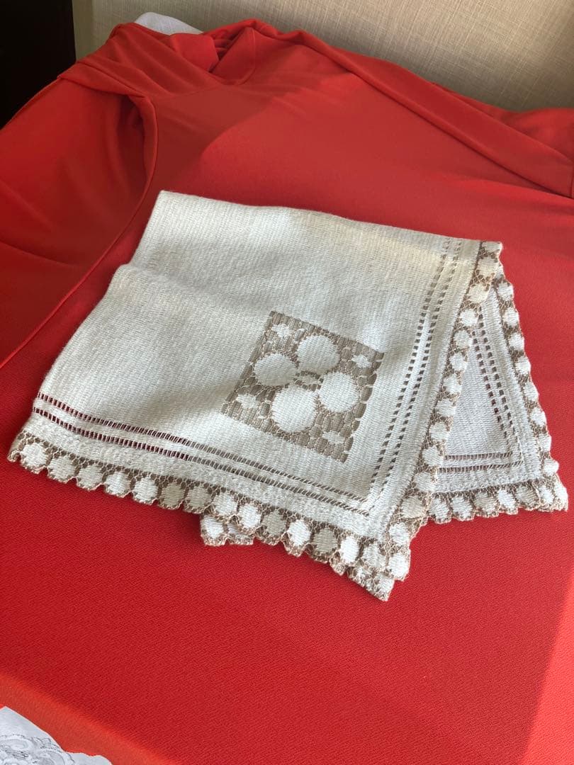 フランス製ビンテージ花柄大テーブルクロスとナプキン6セット　ベージュ白系　未使用