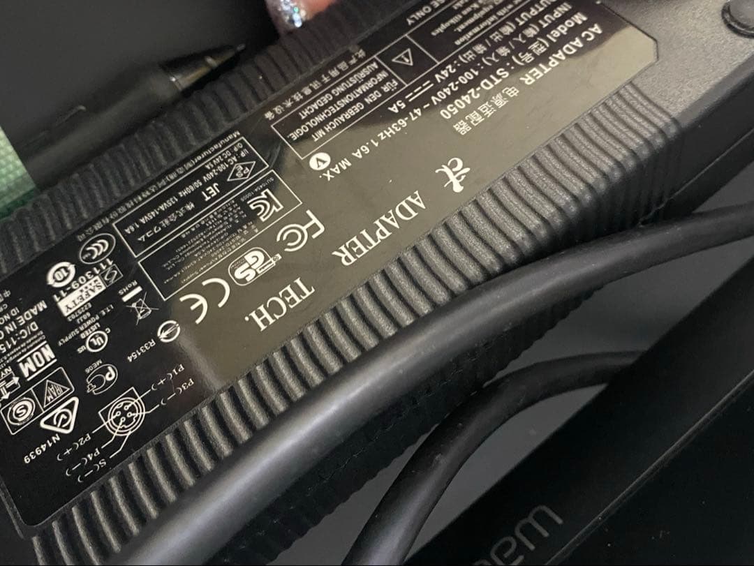 s*n様 Wacom Cintiq 24HD DTK-2400 液タブ　ペンタブ