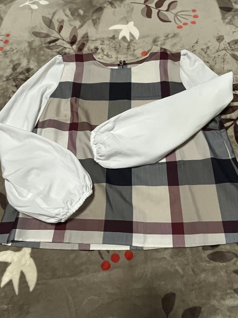 ブルーレーベルクレストブリッジ38ブラウス＋黒ニットベストキレイ目