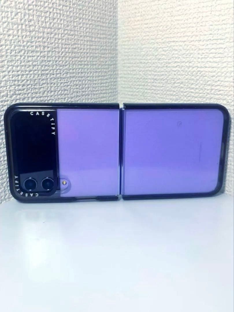 Galaxy Z Flip4 CASETiFY付き