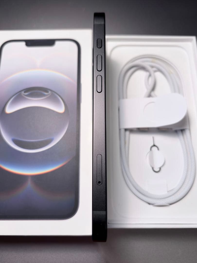 美品Apple iPhone 16e ブラック 本体 BT100% SIMフリー