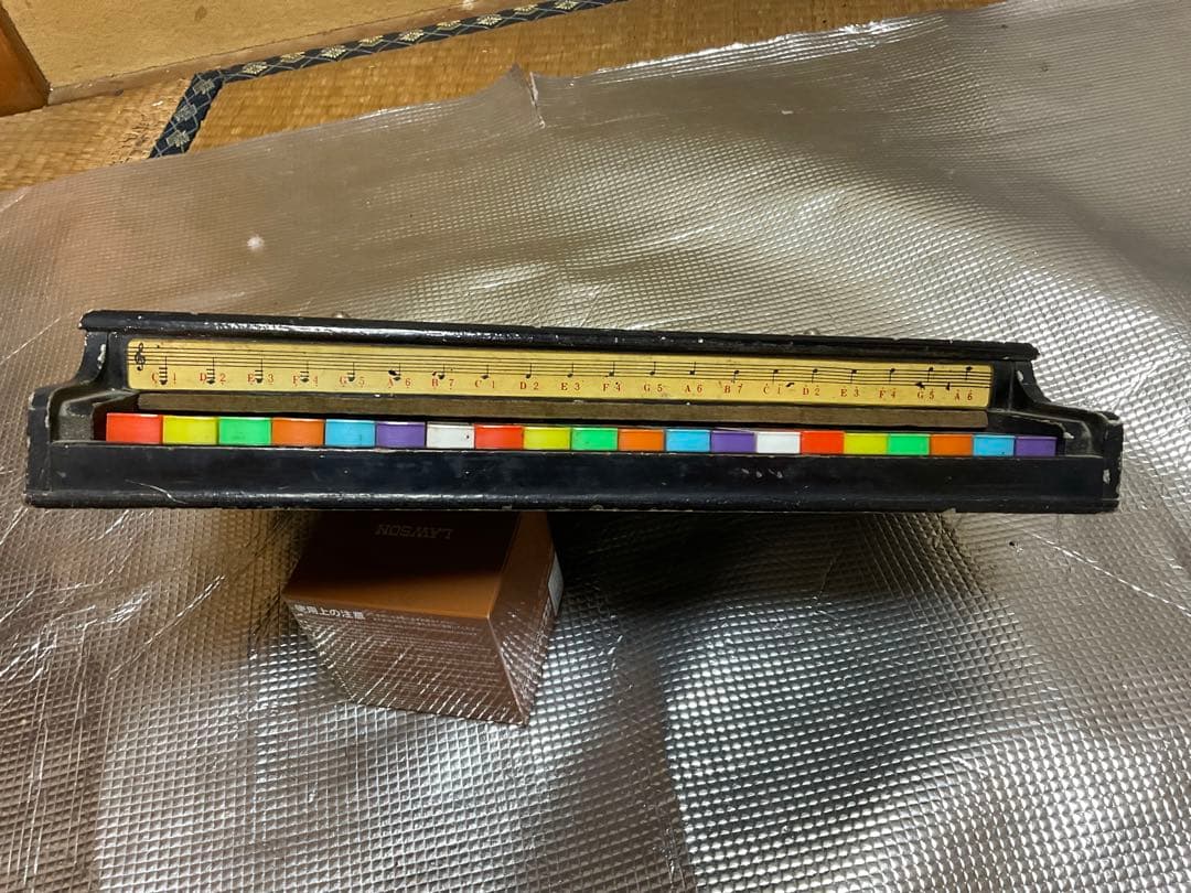 子供用ピアノ　Bell piano （ベルピアノ）【台座欠品、音はなります】。