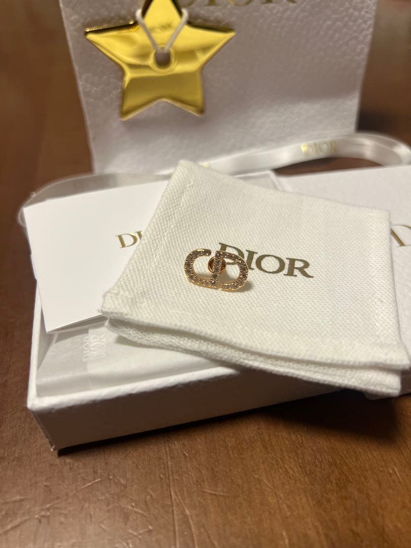 Christian Dior CD スタッドピアス　ゴールド　片方