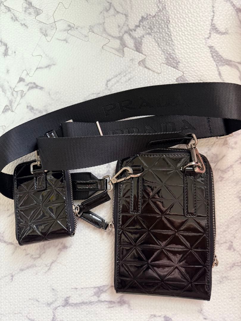 PRADA スマホショルダー
