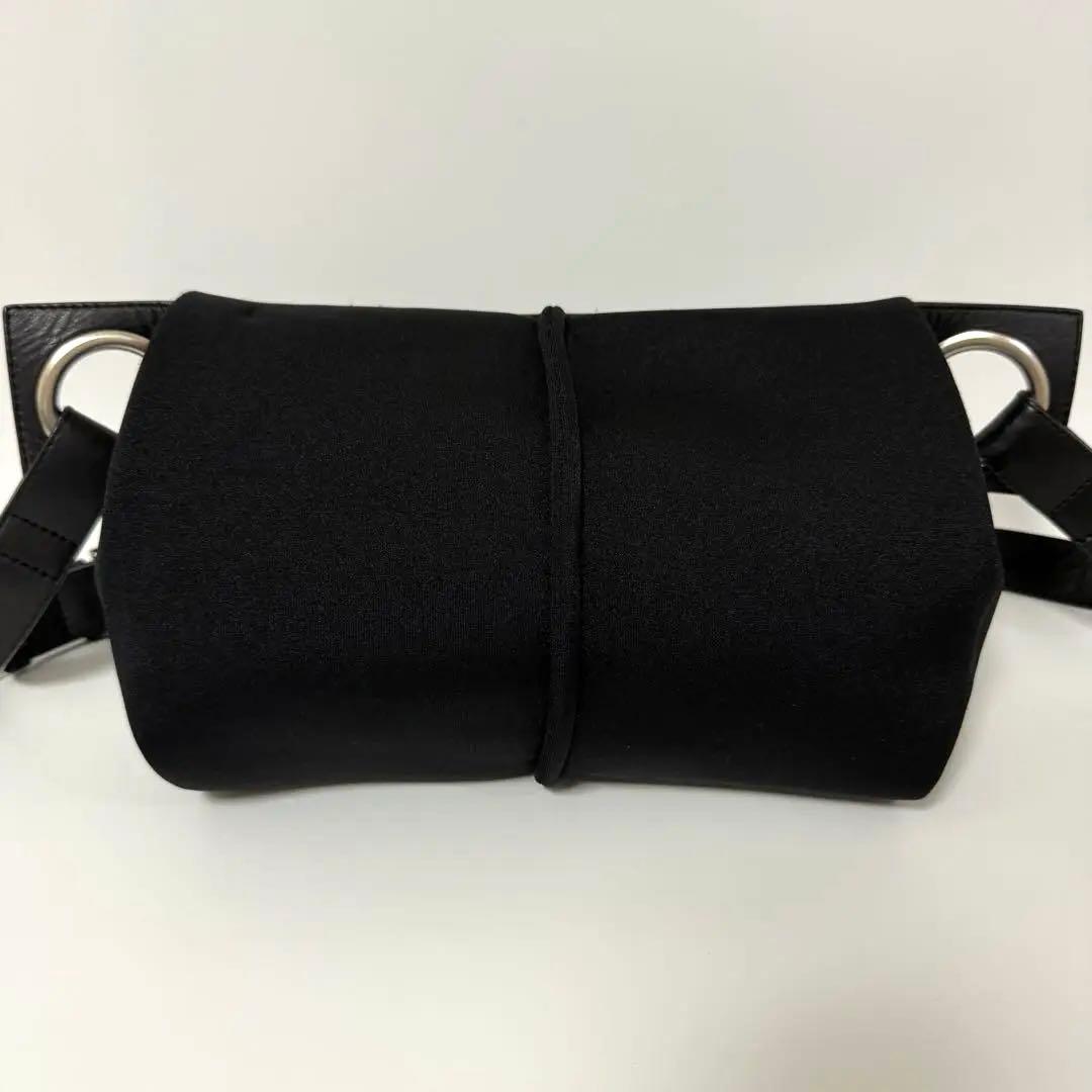 【24時間以内発送】カワカワ　ボディバッグ　WET ハトメ　ブラック