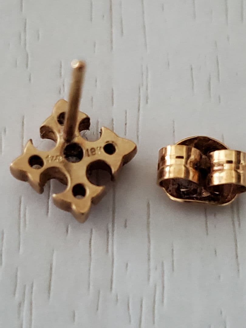 ローリーロドキン18kダイヤ　クロスのピアス片方です。(送料込み)