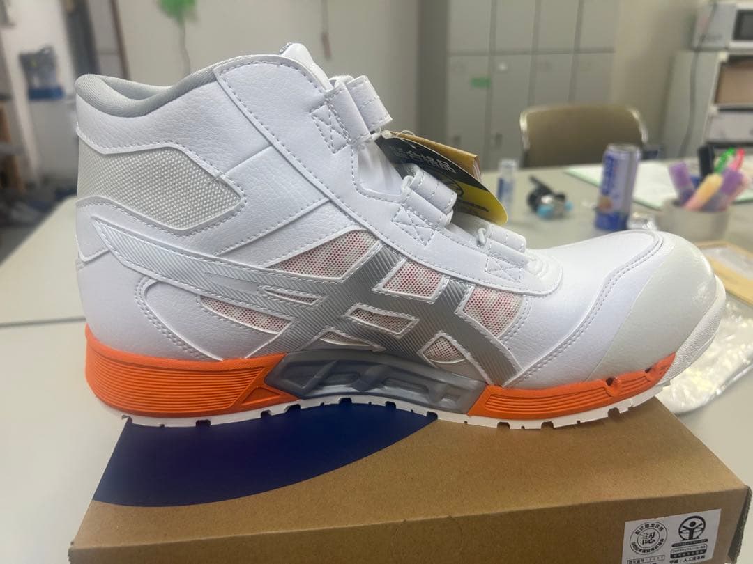 アシックスの安全靴、CP308AC ホワイト、28.0cmです。
