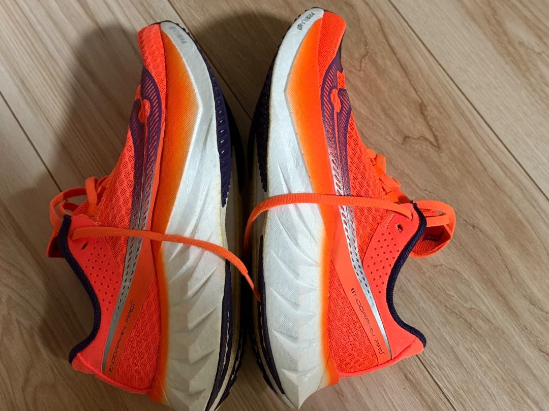 サッカニー　エンドルフィンプロ 4 25.5cm