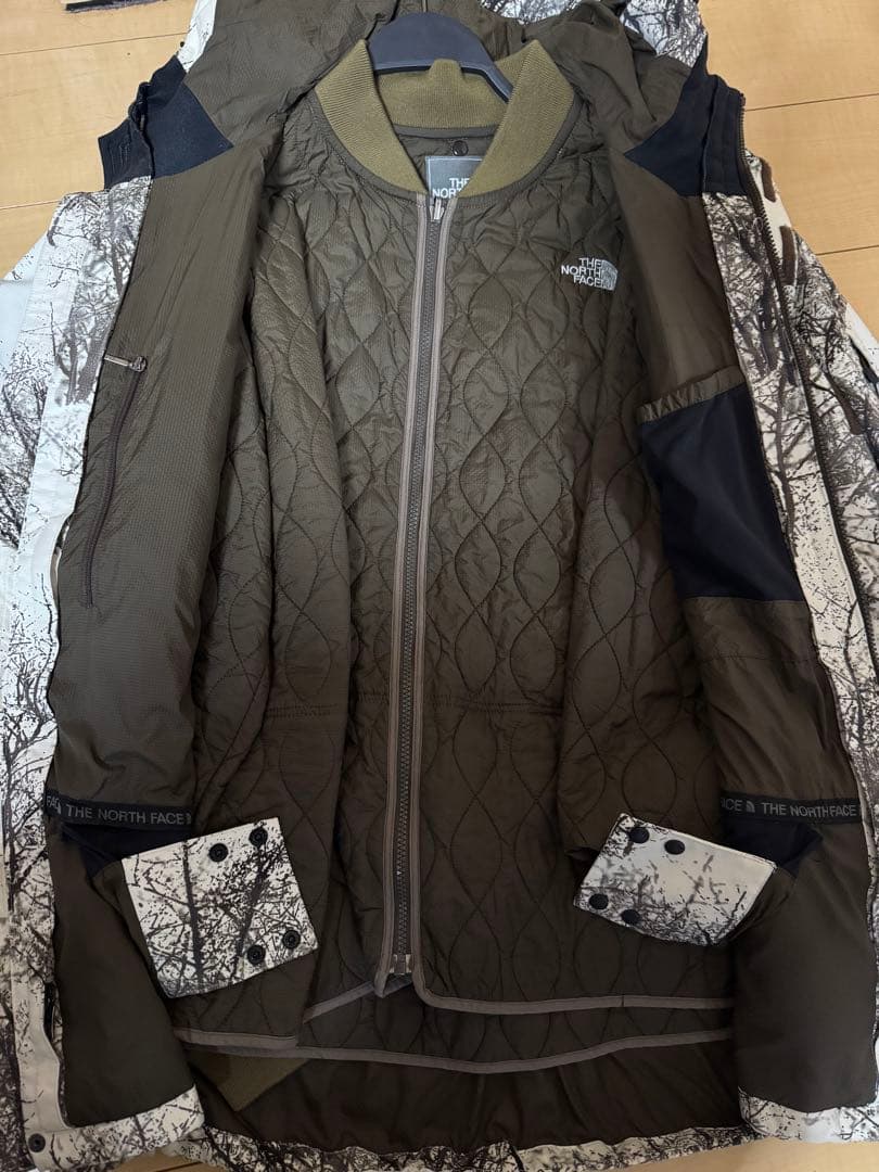 THE NORTH FACE フード付きウェア 木の模様