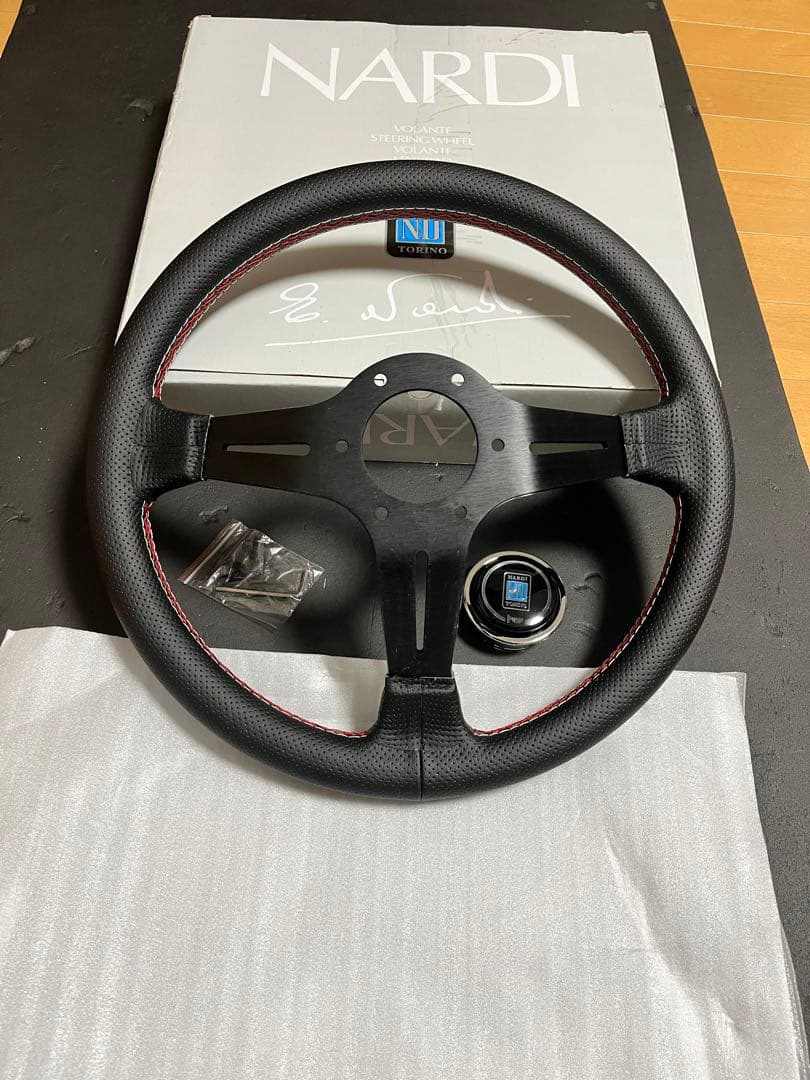 14インチ　ナルディクラシック　アルミ製ディープディッシュ レッドステッチJDM