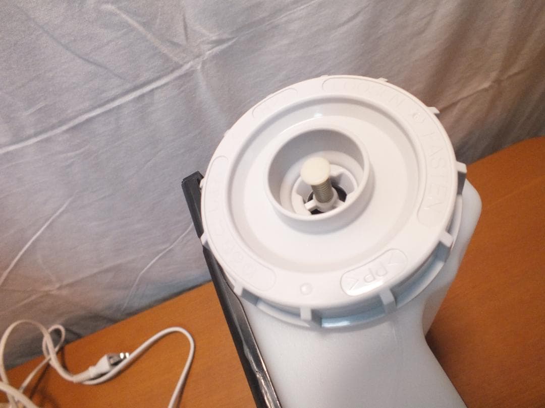 シャープ 除加湿空気清浄機 KC-HD70-W　2021年　484K〇