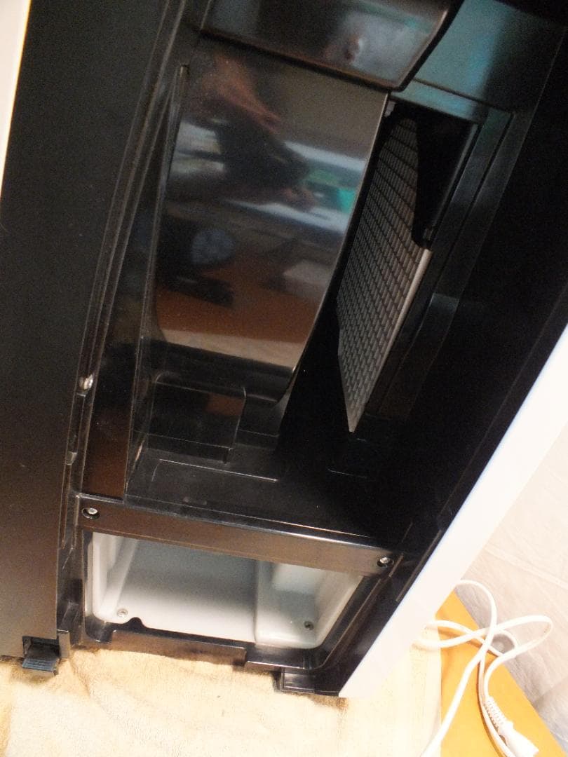 シャープ 除加湿空気清浄機 KC-HD70-W　2021年　484K〇