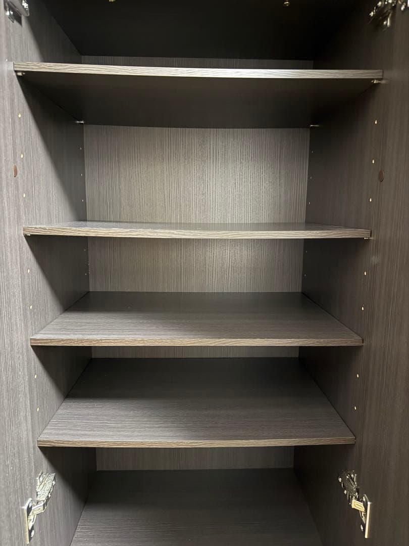 【値下げ応相談】ディノス　扉付き本棚（高さ230×幅59×奥行44.5）