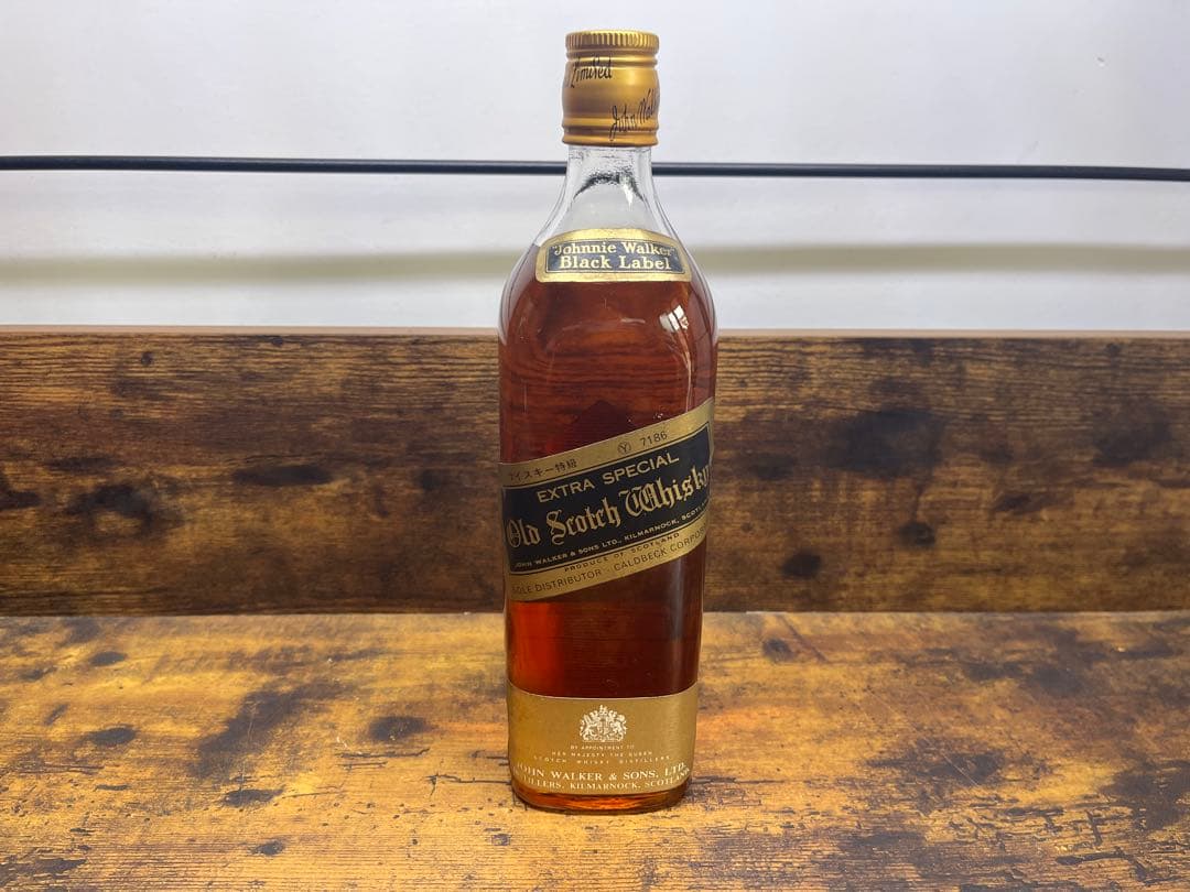 ジョニーウォーカー ブラックラベル 金キャップ 白紋章 化粧箱付き　特級　082