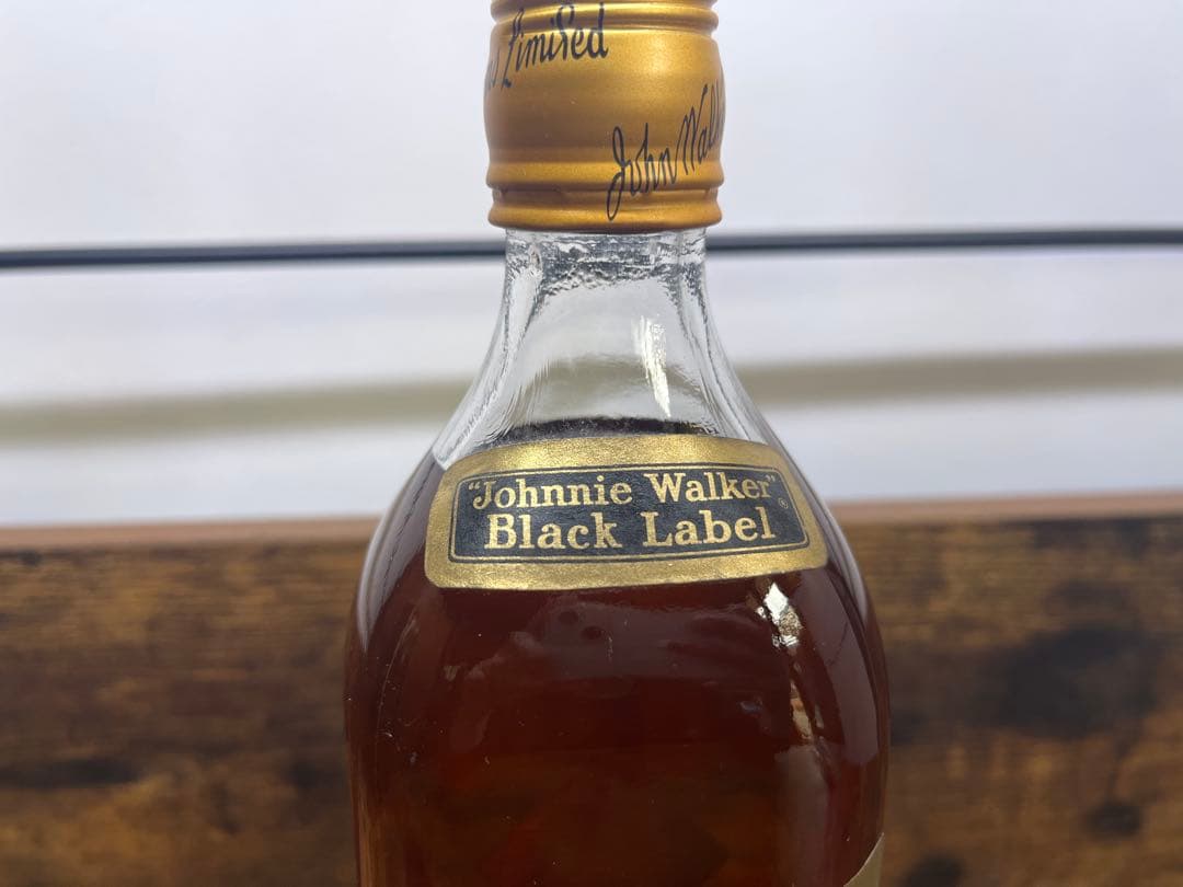 ジョニーウォーカー ブラックラベル 金キャップ 白紋章 化粧箱付き　特級　082