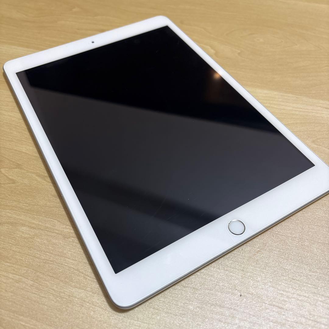 Apple iPad シルバー 10.2インチ＿無料フィルム付き