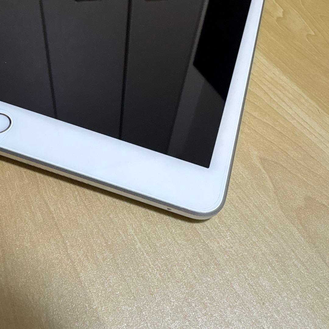 Apple iPad シルバー 10.2インチ＿無料フィルム付き