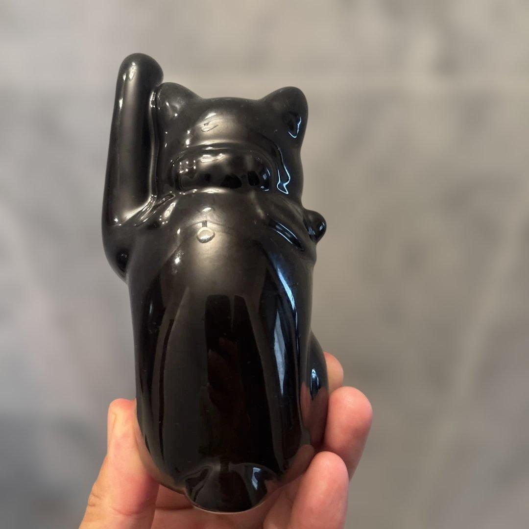 1980年代　雰囲気抜群でスリムな体型の黒猫招き猫