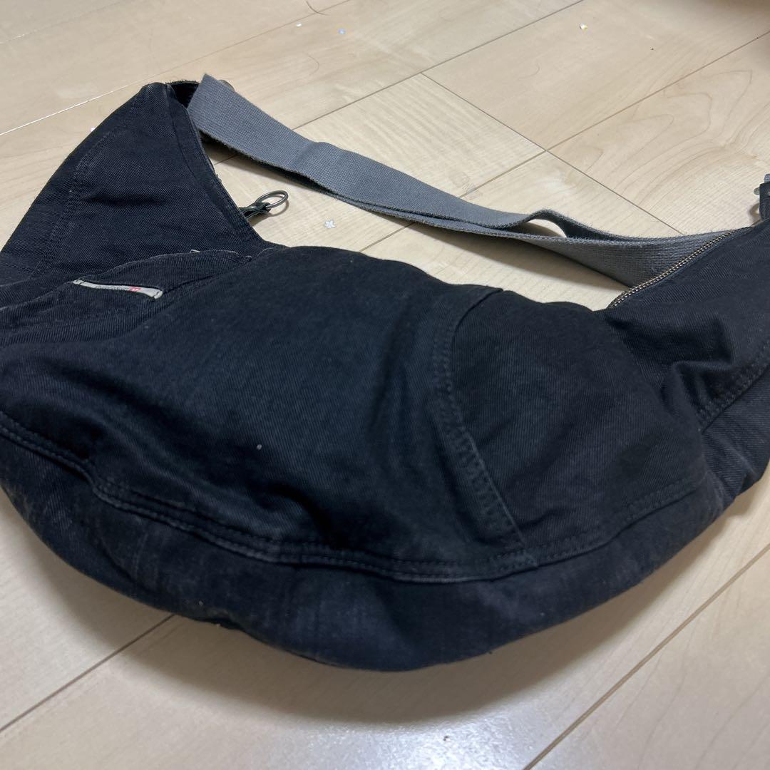 Diesel ブラック バナナショルダーバッグ 三日月