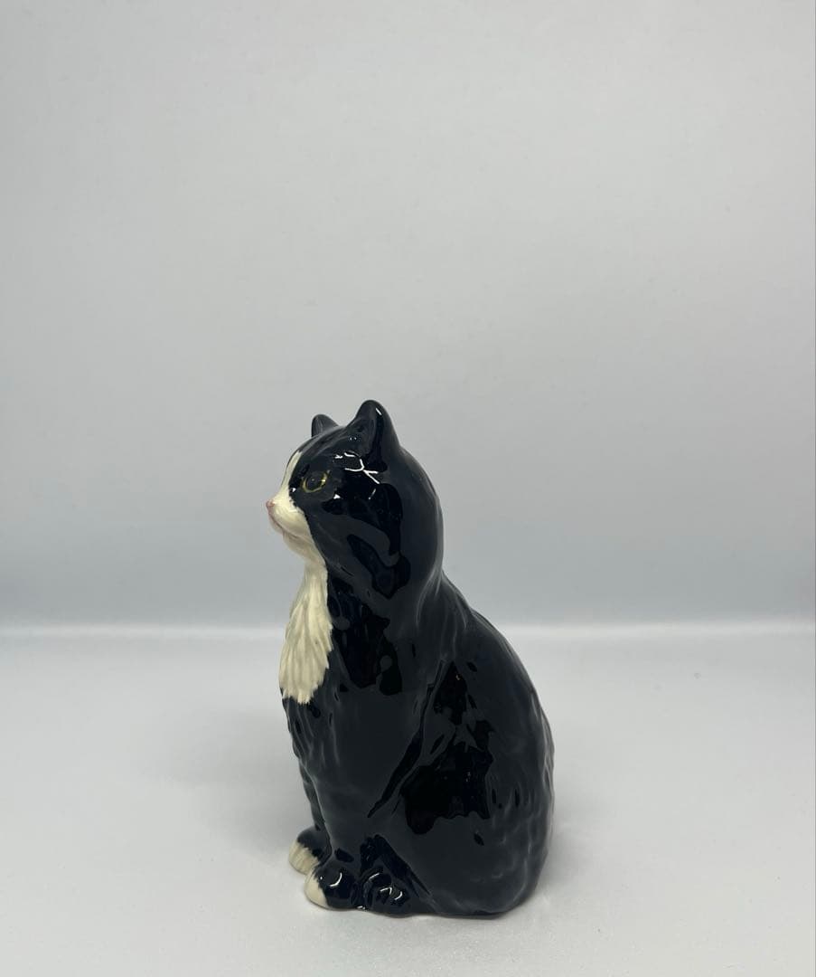ロイヤルドルトン（猫の置物）