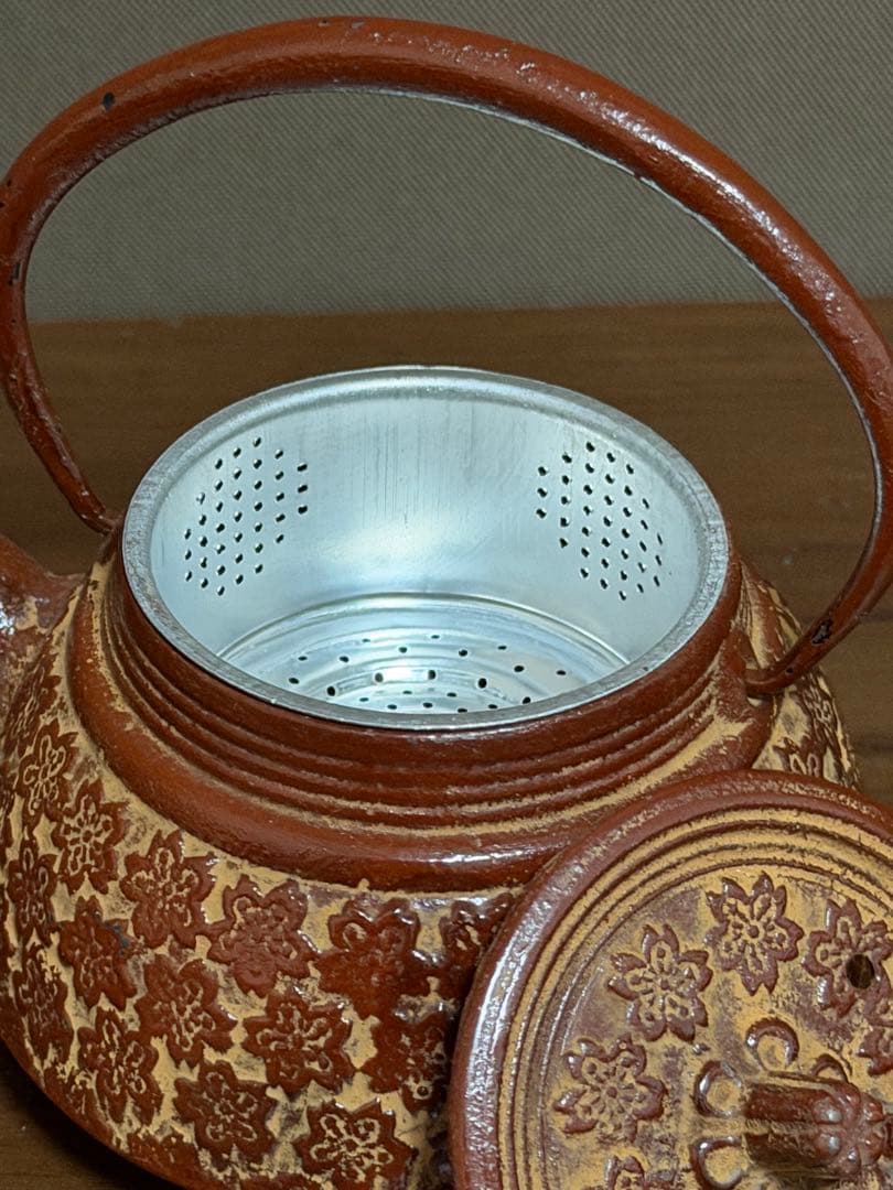 【南部鉄器】急須 鉄瓶 照光堂ブラウン 桜模様 アルミ茶こし付き　未使用