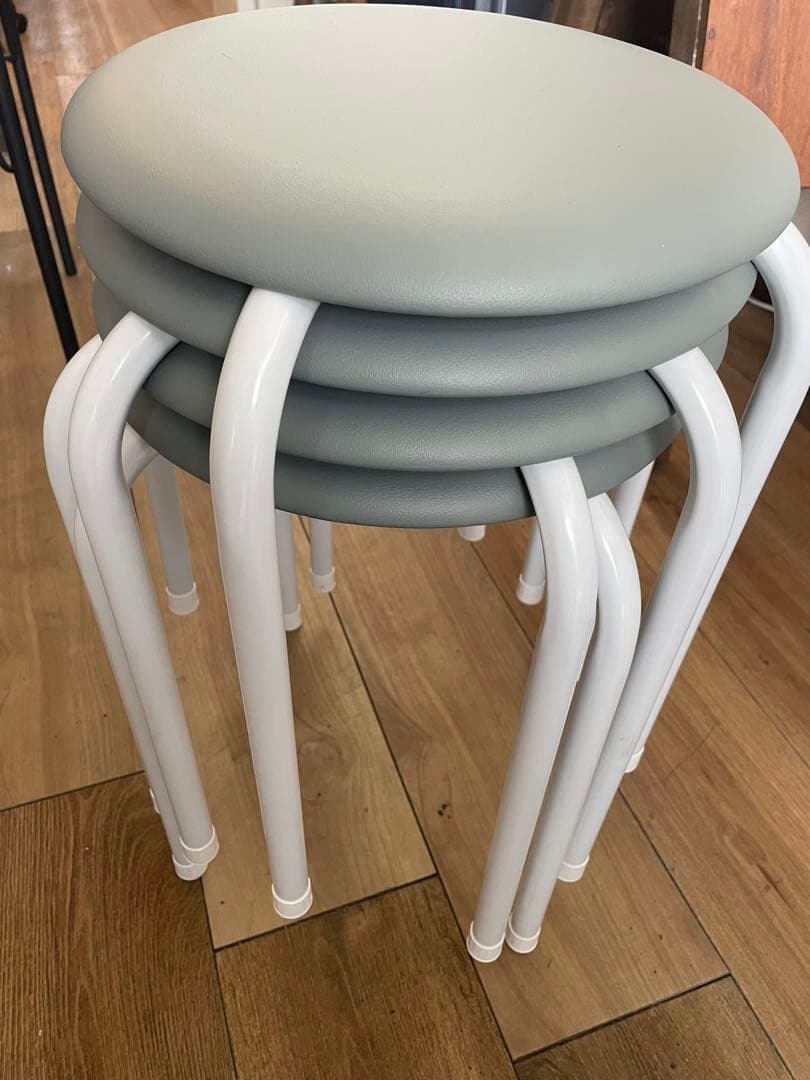 アスクル　グレーのスタッカブルスツール×10脚セット