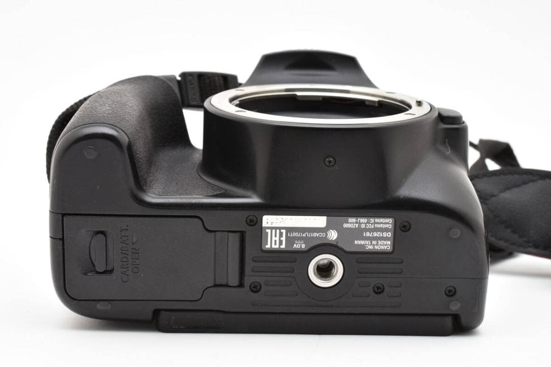 キャノン　Canon EOS Kiss X10 ボディ 《S数 15000以下》