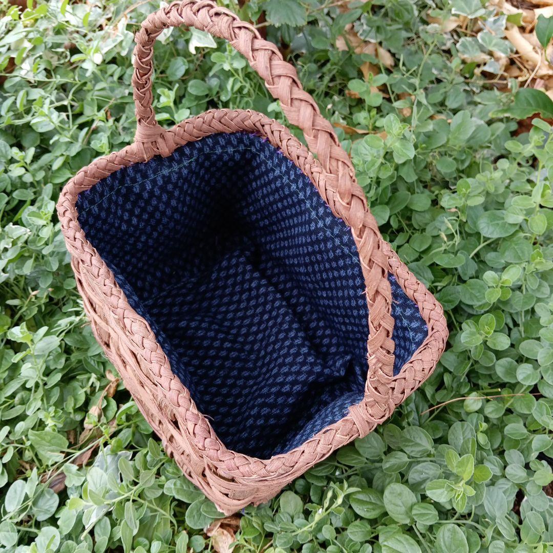 山葡萄籠　四角籠