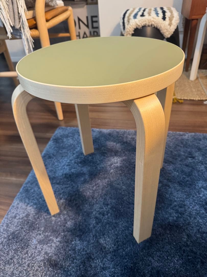 artek スツール E60 オリーヴ　4本脚　リノリウム　アルテック